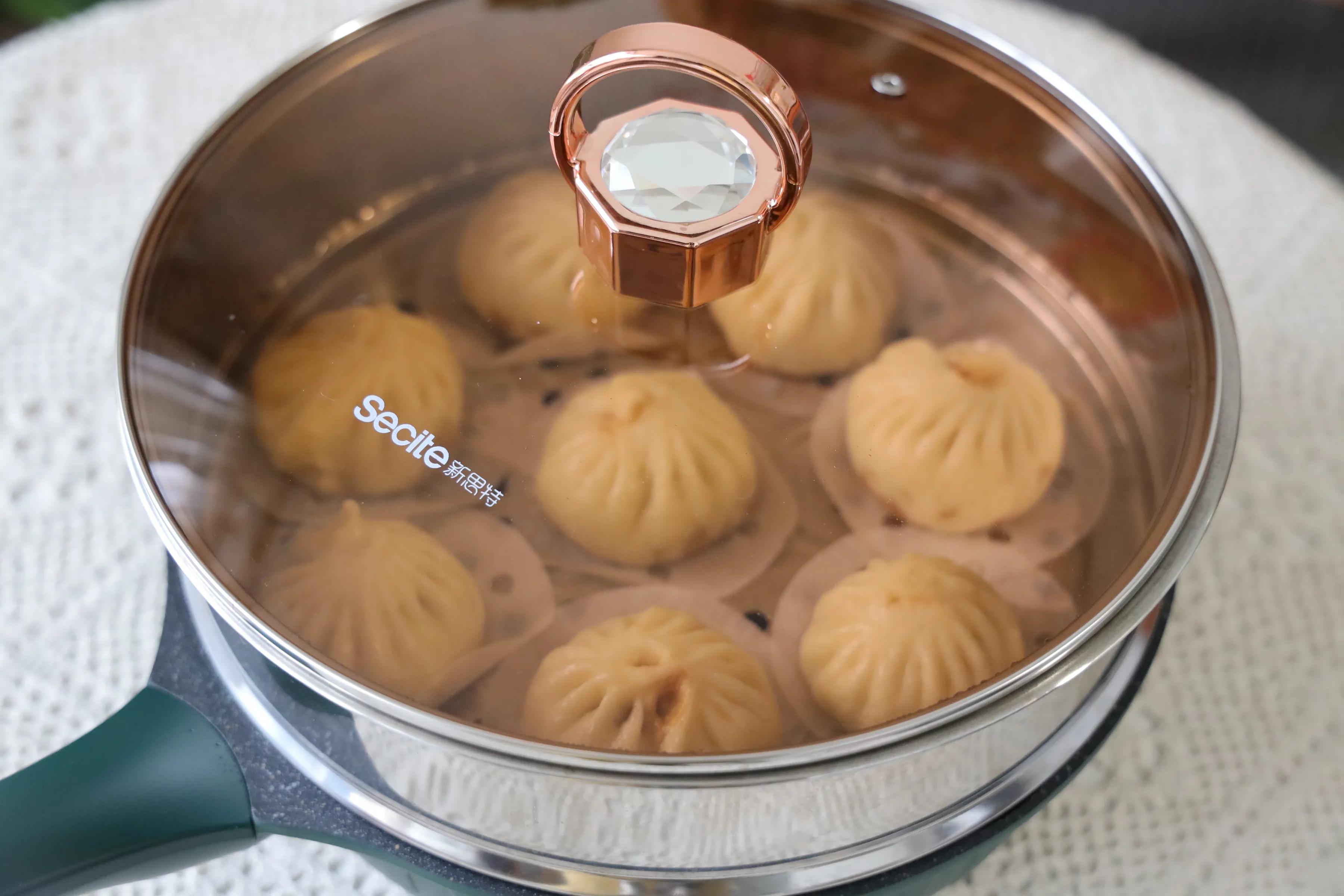 一口气可以吃3个的小包子，又白又胖馅料足，自己在家做的才叫香
