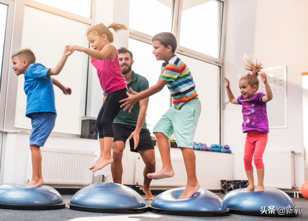 她区区路人脸却带球和男顶流官宣？！一扒背景发现男方属实高攀…