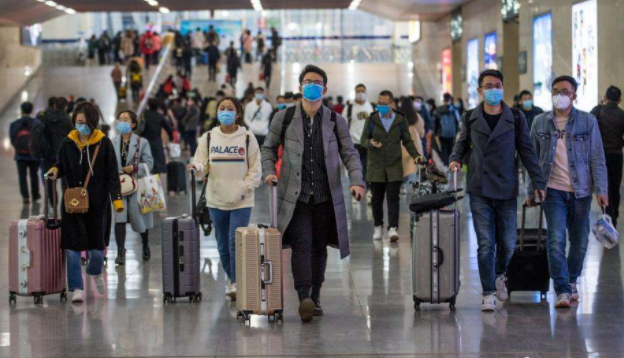 女大学生返校行李箱装满“小秘密”，引发网友共鸣，堪称人间真实