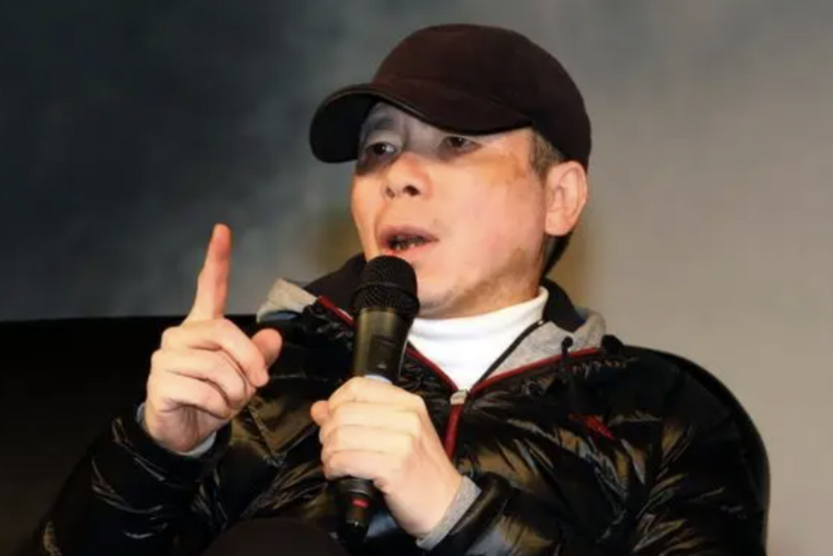 同是第五代顶流导演，把冯小刚张艺谋放在一起对比，差距就出来了