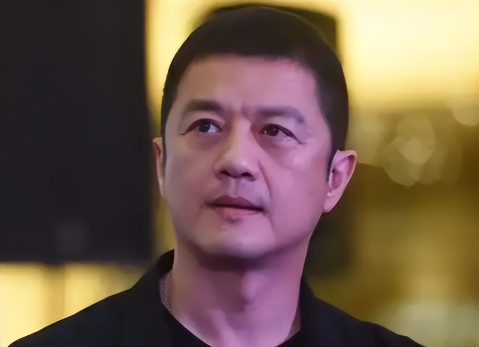 李亚鹏豪宅古法过夏至，头发稀疏老态尽显，网友：别作妖