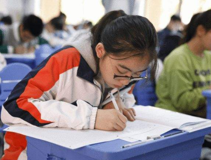 新高考“选科模式”有调整，物理化学或将捆绑，新组合或许更吃香