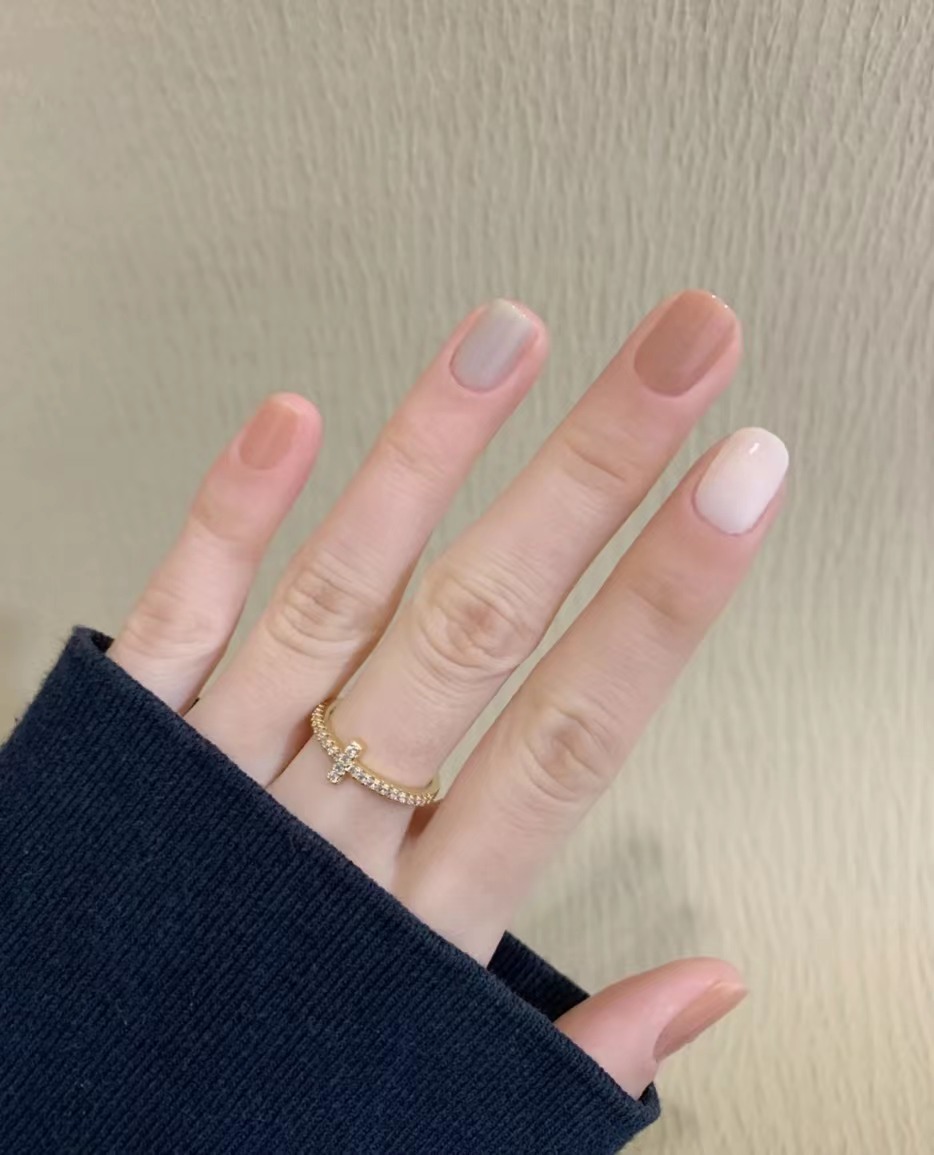 简单美甲图片最新款（三款适合少女的美甲介绍）