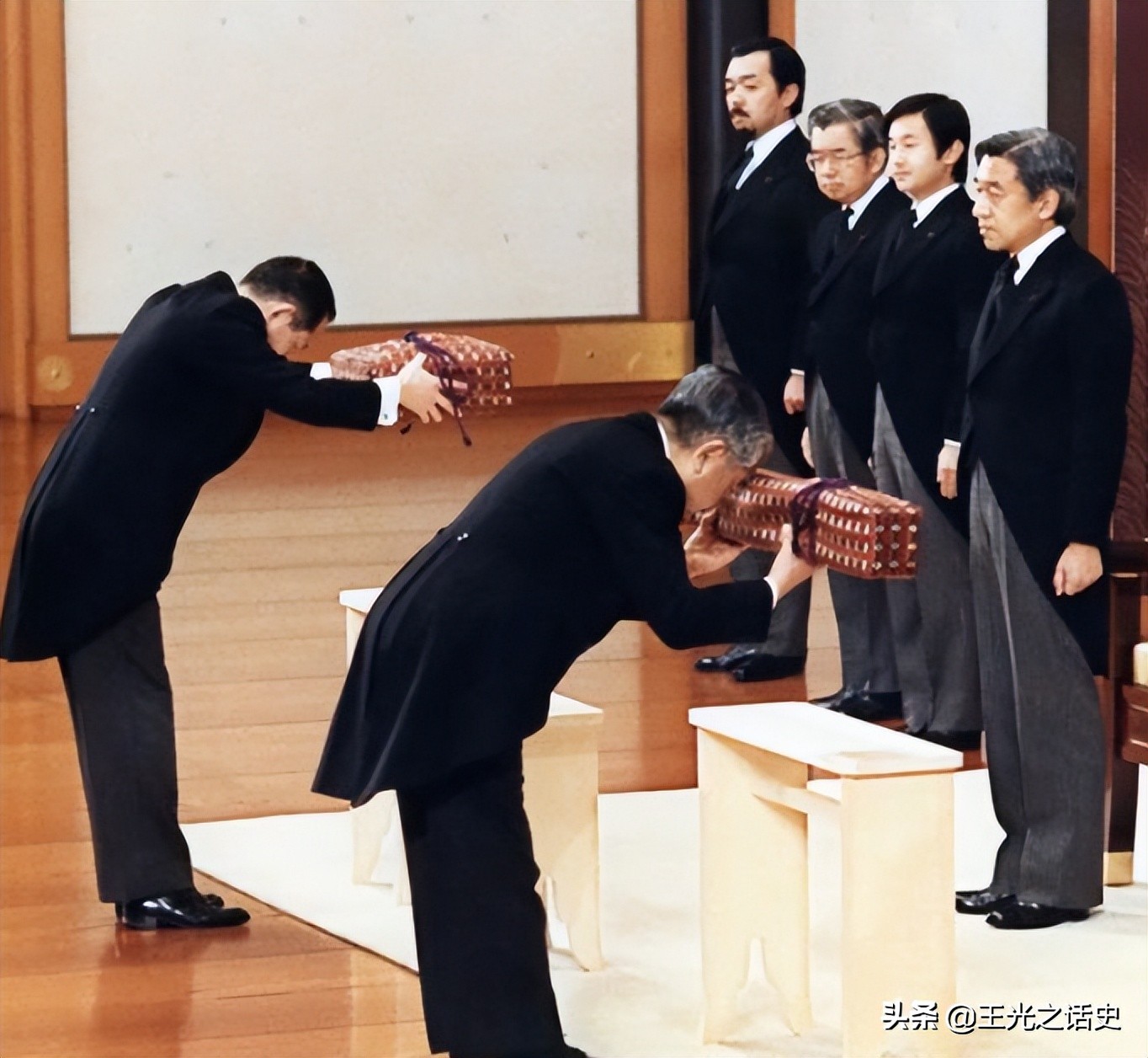 连中国皇帝都做不到，为什么日本天皇却能做到万世一系？