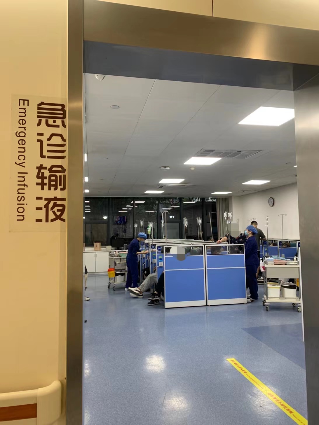 户外劳动者倒在40度的杭州：50岁装修工人患热射病脏器衰竭后去世，外卖员倒在送餐点100米外四肢痉挛