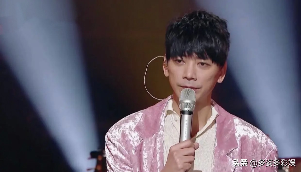 《披2》初舞台，苏有朋任贤齐等唱经典，郑钧的歌名还是那么独特