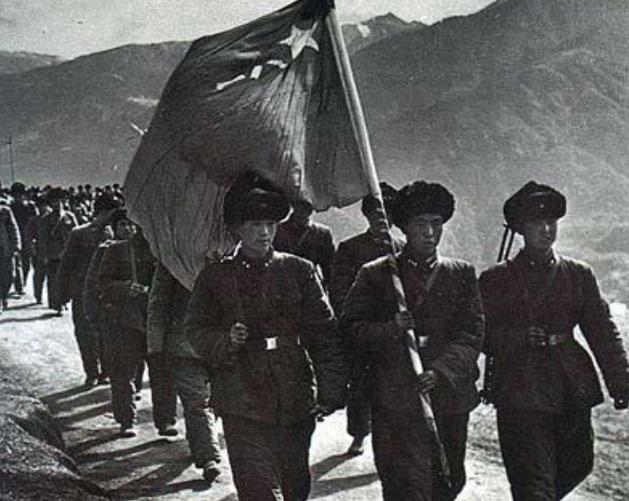 1962年中印战争,解放军迅速击败印军却后撤20里,真相是无奈