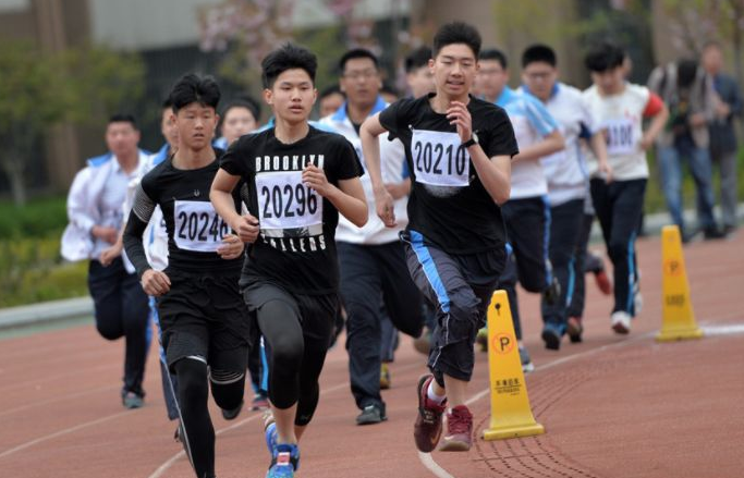 教育部提倡全面发展，中考体育提至70分，网友：体育老师站起来了