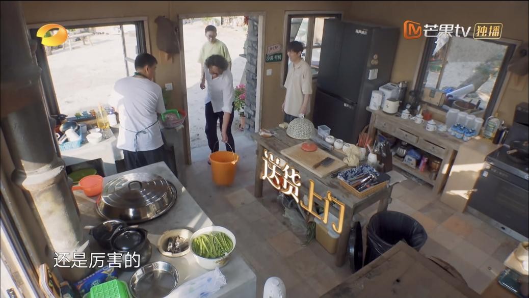 许知远蘑菇屋“打野”容声WILL冰箱持续为海鲜蓄冷养鲜