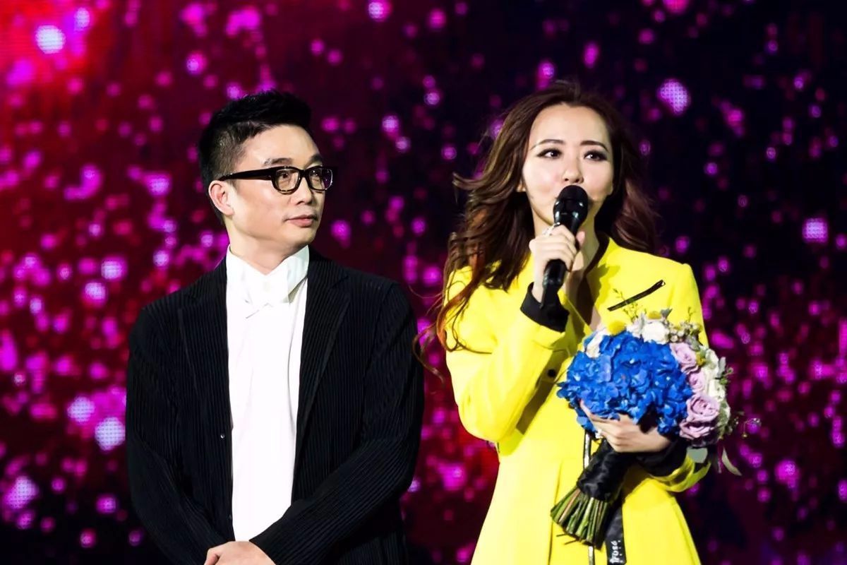 张靓颖痴情前夫15年，却被当成提款机：遇上冯柯是缘，还是劫？