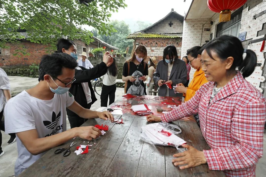 感受峨眉魅力 川渝媒体峨眉山采风行圆满结束