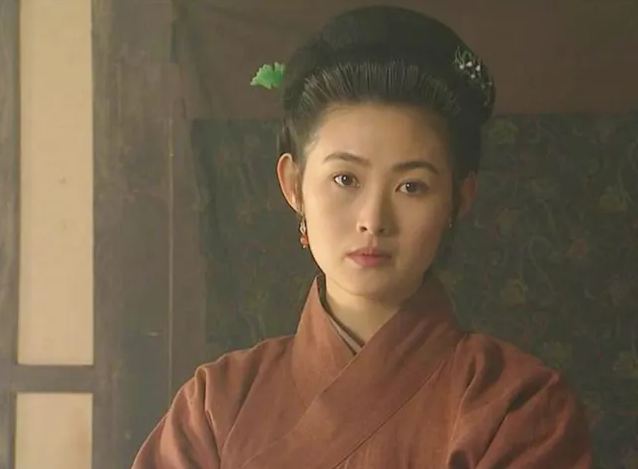 长着一张红颜祸水的脸，感情经历却洁白如纸，这12位女星太稀缺