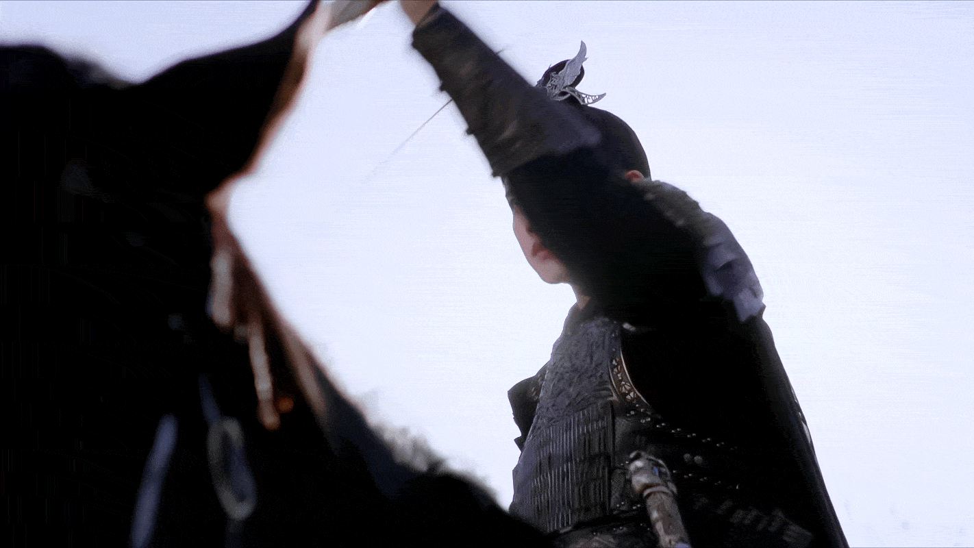 吃空气、假开车、骑假马、戴假肩胛骨，内娱明星拍戏有啥是真的？