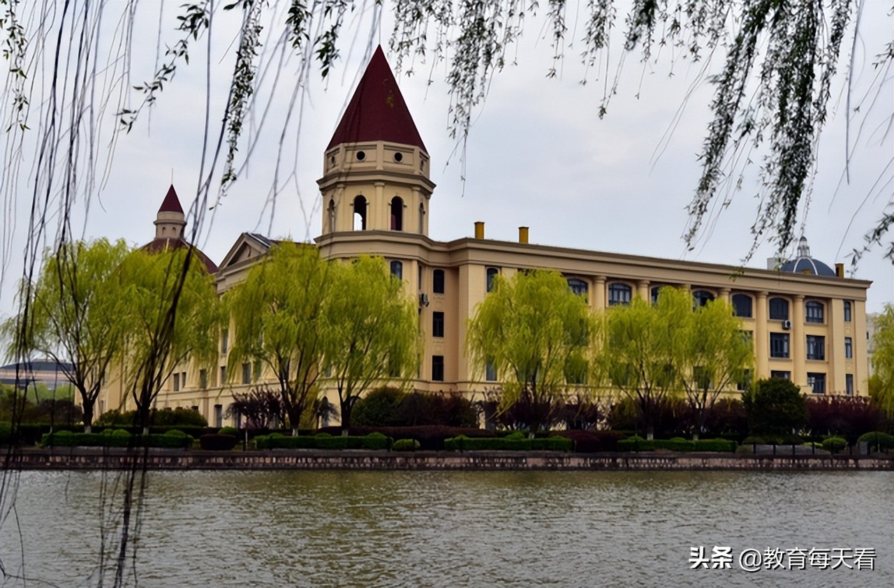 2022年世界大学排名新鲜出炉，斯坦福只排第三，第一花落谁家？