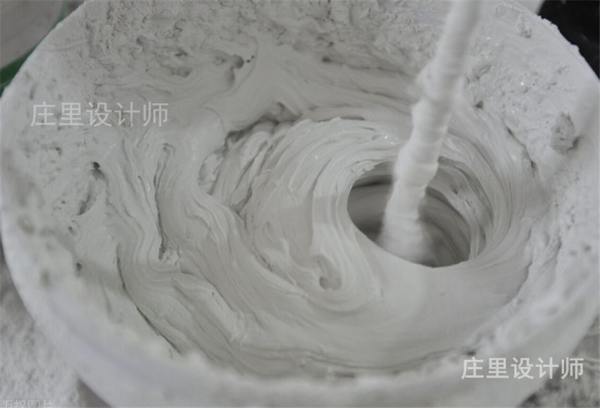 墙面装修，腻子粉加胶水和不加胶水比，哪个耐用？