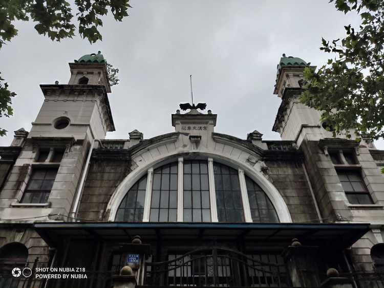 系统升级会“负优化”拍照？我们测了两台手机