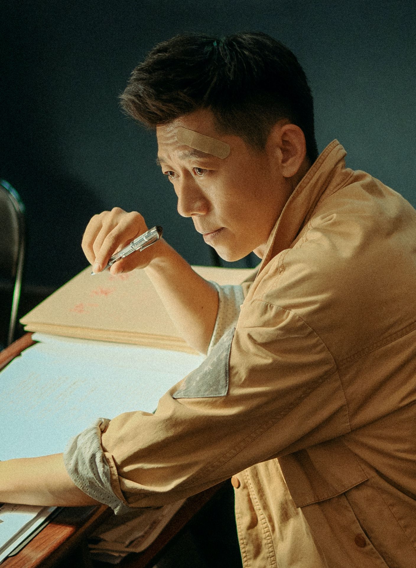 《庭外》：陈曼和徐文慧联手是同伙？乔政的真实身份成谜