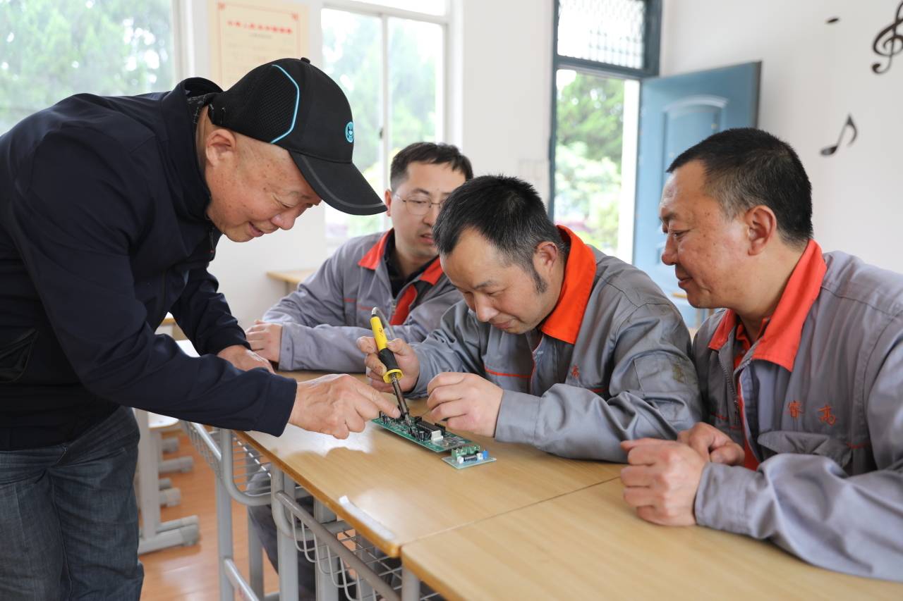 南浔区菱湖镇：技能培训忙