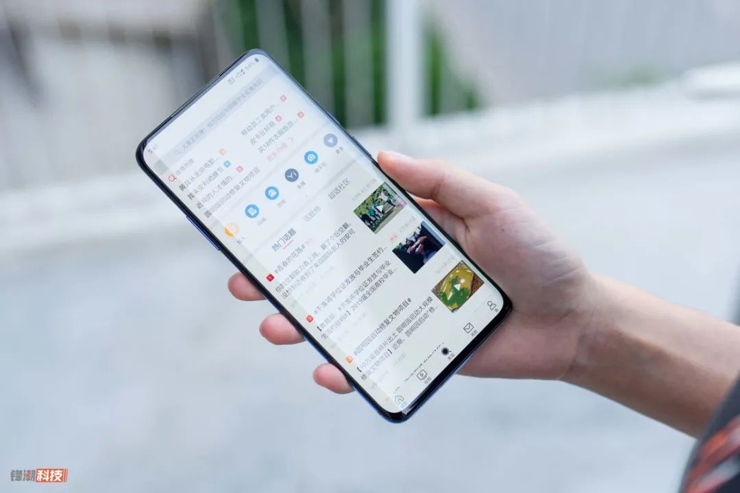 手机里面根本没有这个大块头的容身之地，但是这一次，不太一样了