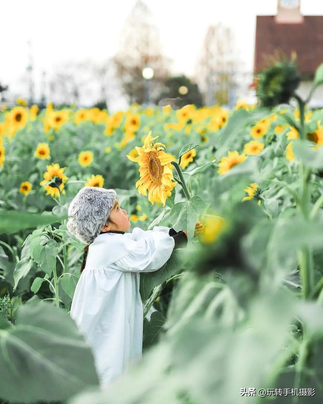 有个会拍照的妈妈,孩子与花的合照每张都超!好!看
