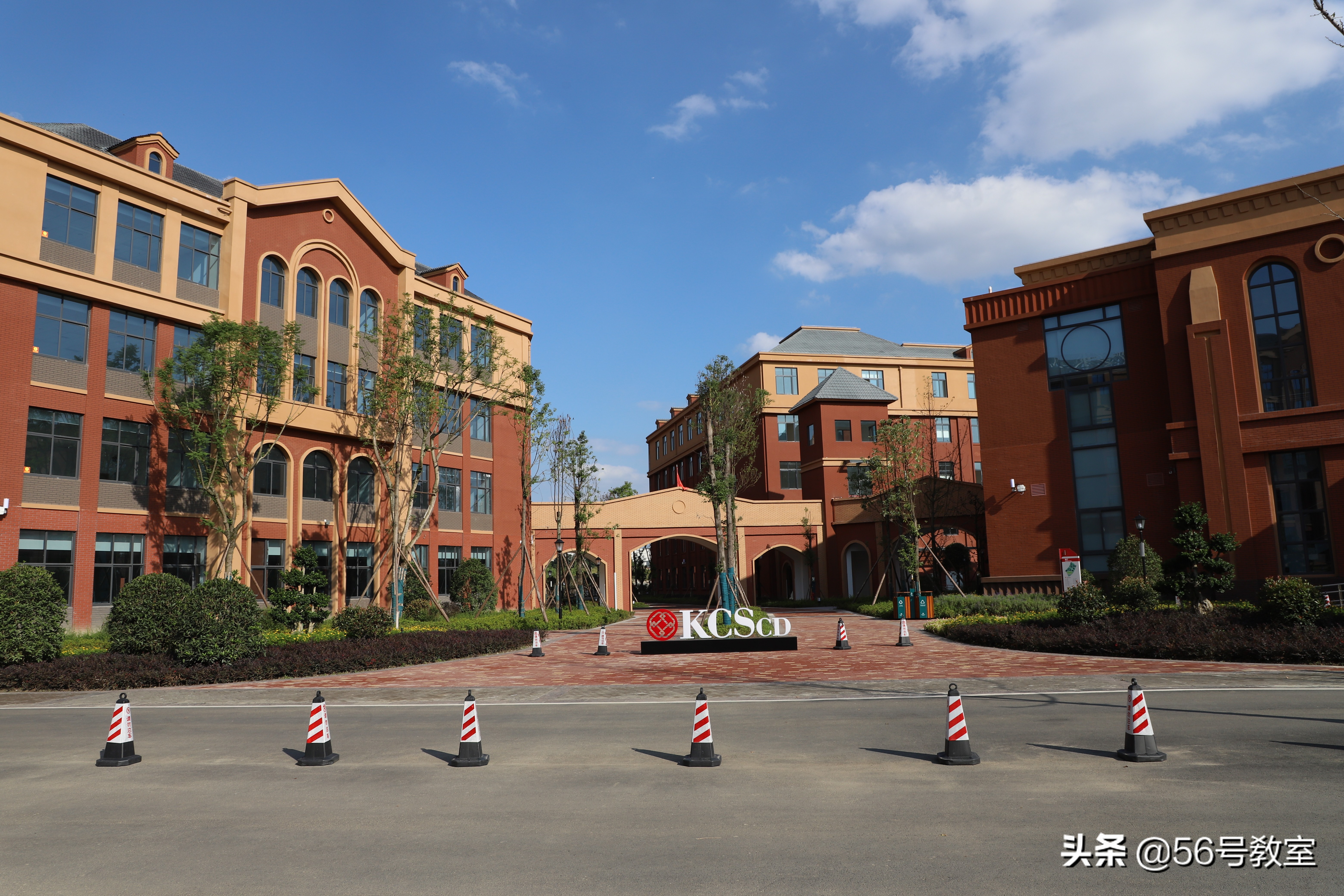 真是魔法学校！取消班级，成都这所中小学改设6个“学院”