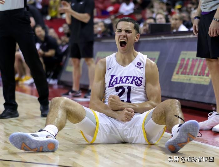 nba打轰的球员有哪些(8战轰进28记三分！湖人版汤普森三分神准 有望成詹皇冲冠带刀侍卫)