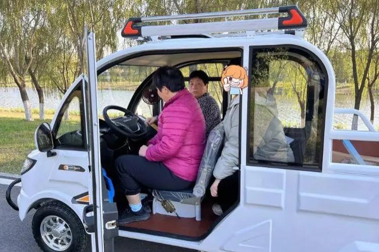 适合老年人的2款电动四轮车,油电两用,冷暖空调,最低价5500元