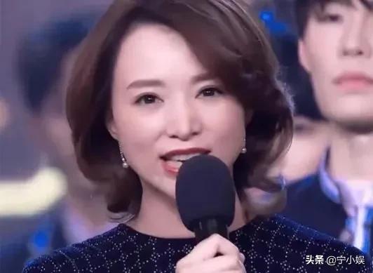 蓝羽大秀琴艺，卢靖姗唱歌受阻，胡兵自曝冷知识：这场晚会太精彩