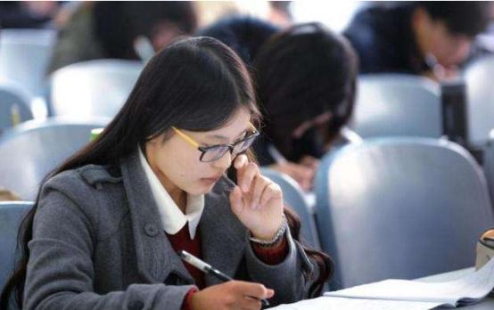 公办专科和民办三本怎么选？找工作时才发现，两者不在同一起跑线