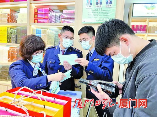 突击检查！厦门食安小分队调查海沧两家名酒专卖店