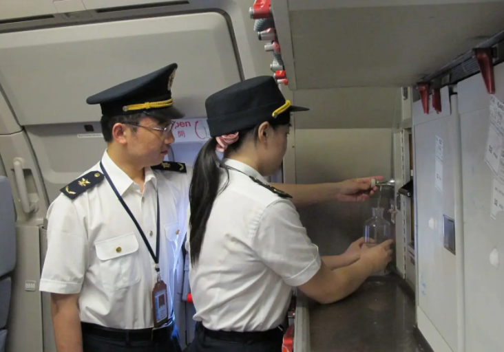 铁路局一职难求？这4个对口专业学生不要错过，上岗概率十拿九稳