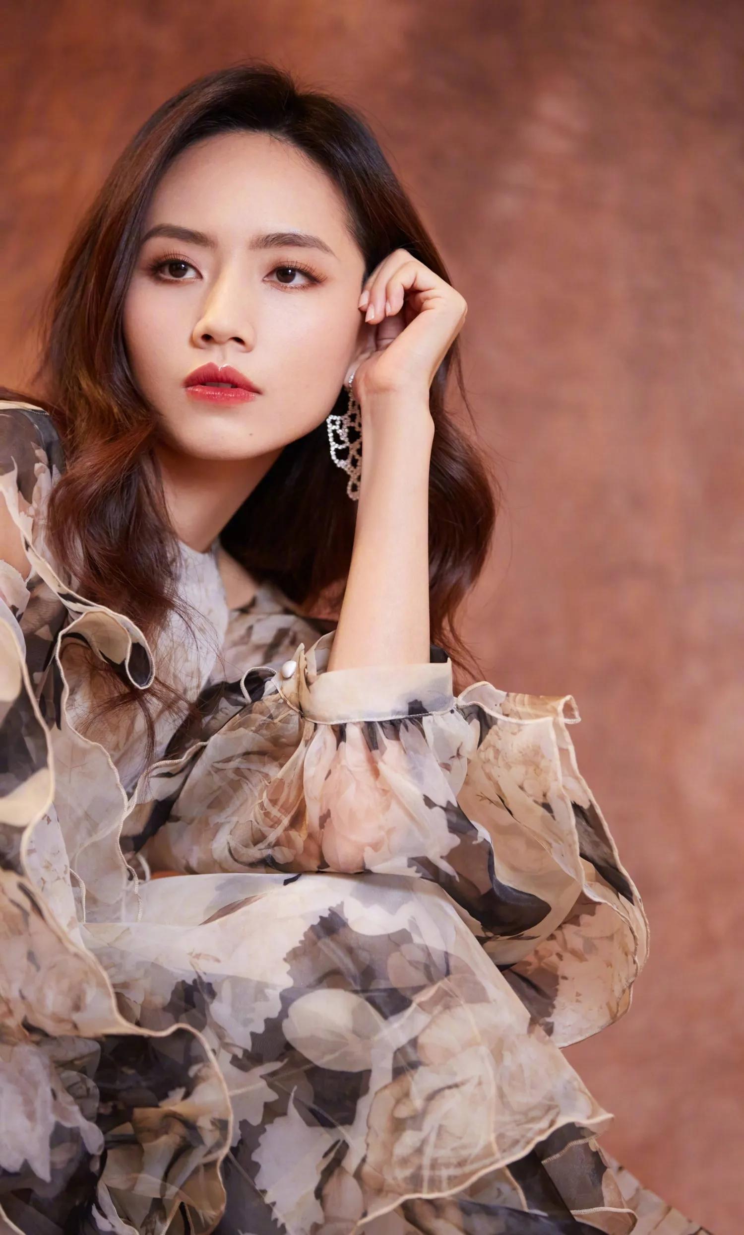 刘惜君的时尚穿搭，每一套都好看，她的每一面，都能给人美的享受