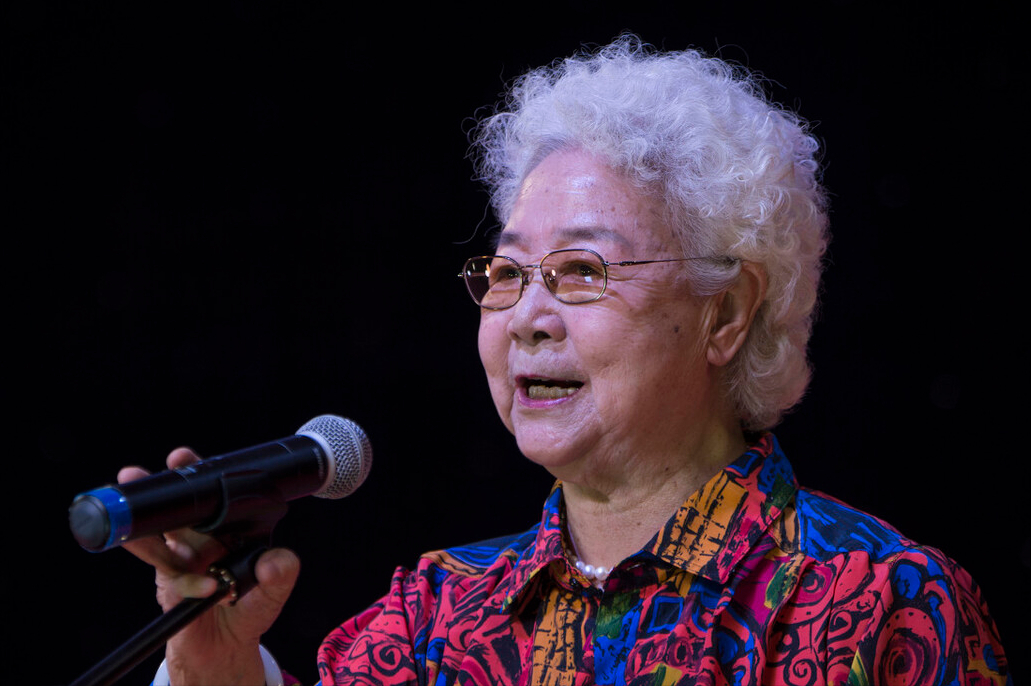 看了这4位老艺术家的发型,就知道时尚不分年龄,选对发型太重要