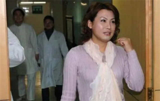 安徽变性人黄宁倩：曾以男儿娶妻，29岁手术后以女儿身高调征婚