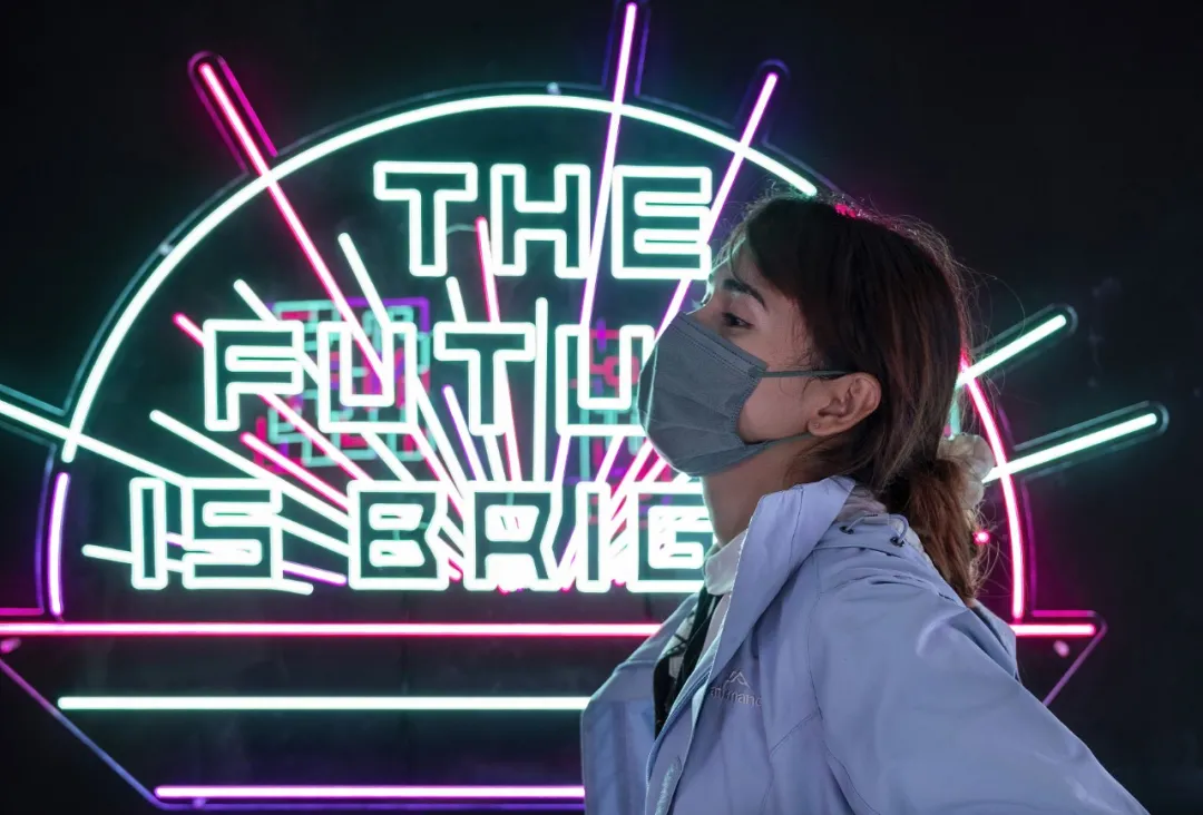 第一批元宇宙游戏玩家，靠炒房暴富了