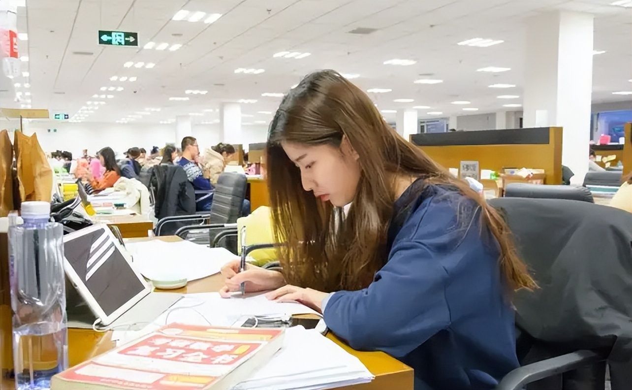 研究生3年要花多少钱？真实数额让人打退堂鼓，普通家庭望而却步