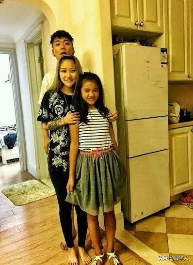 变形计主角今昔对比：最美农村女孩，被城市妈妈宠成公主