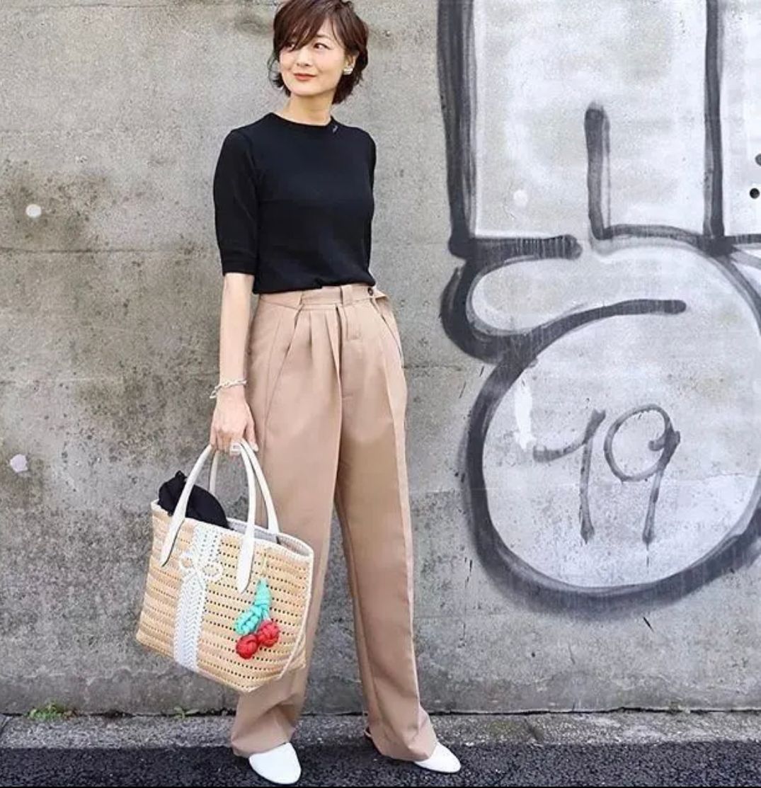 建议上了年纪的女人：衣服不艳、裤子不紧、鞋跟不高，优雅又体面