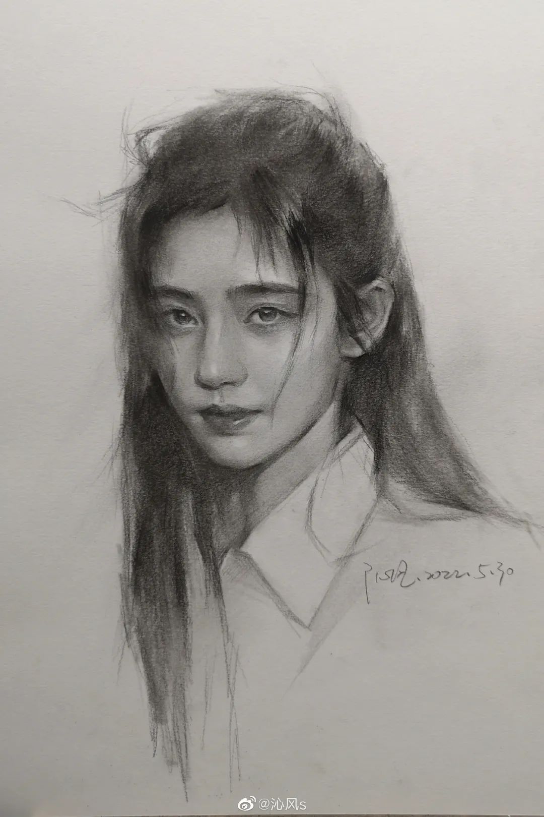 画皮画骨难画魂，她用木炭把明星画活了，王一博鞠婧祎眼神看醉了
