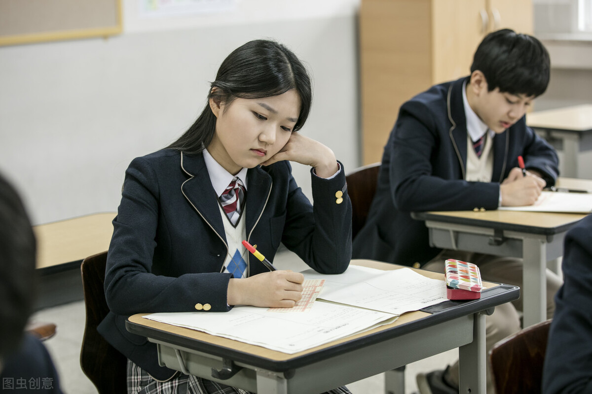 大学在校生能考公务员吗？怎么复习？