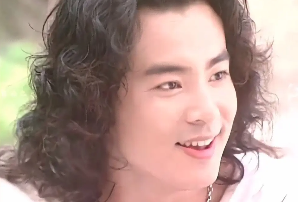 同为是“泡面头”，把张一山、肖战和张国荣放一起，差距就出来了