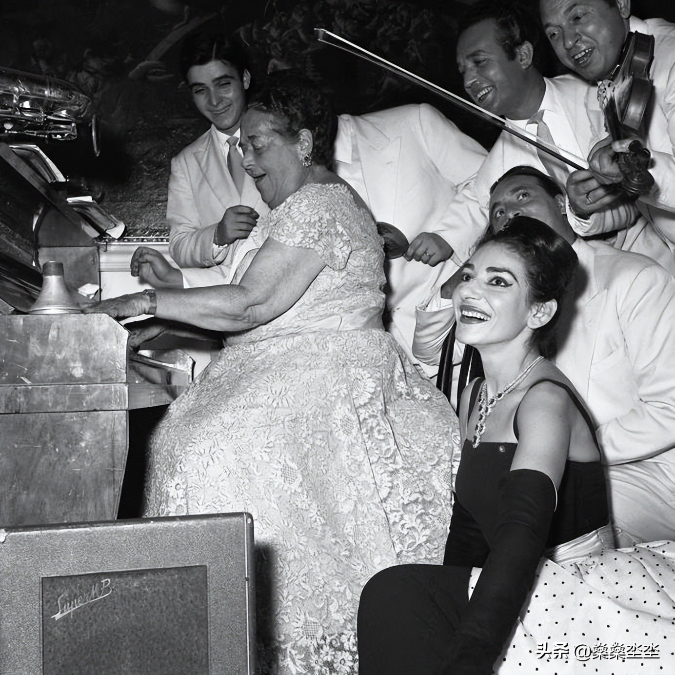 20世纪最伟大的女高音歌唱家玛丽亚·卡拉斯，为爱心碎而死