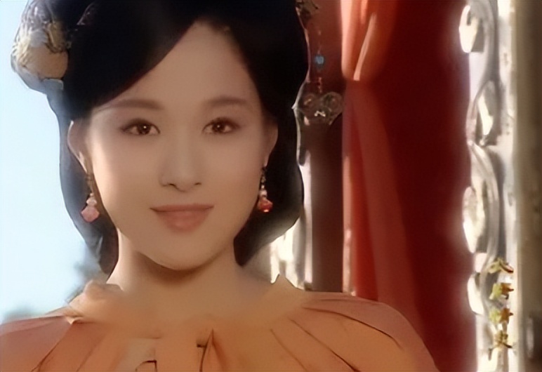 “歪瓜裂枣”别硬演公主，这9位女星告诉你，什么才叫金枝玉叶