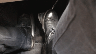 特斯拉单踏板为啥容易误踩油门？30年燃油车老司机踩错几率更大