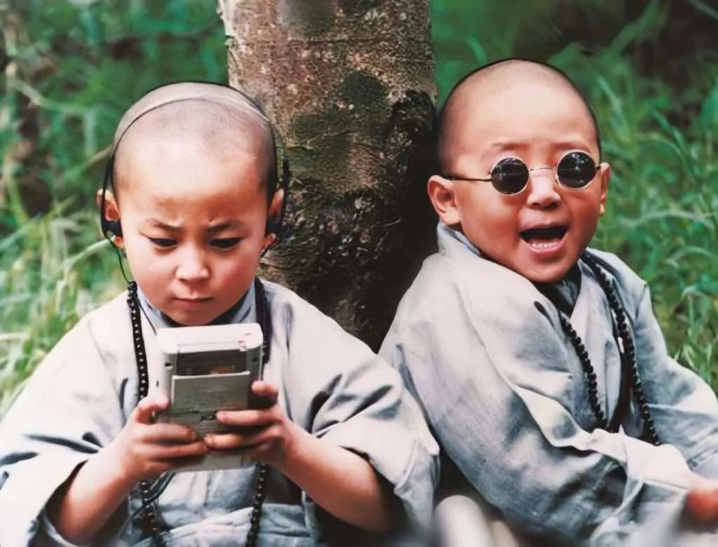 很多人认识郝邵文都是从《新乌龙院》开始的,童星出身的他与释小龙