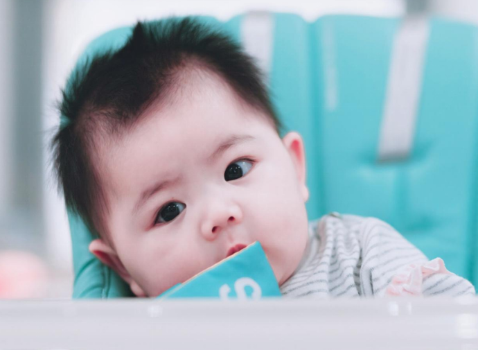 如何判断母乳是否充足及质量好坏