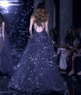 为了秀资源而穿高定？热巴穿高定卖货，关晓彤AB穿错场合失了得体