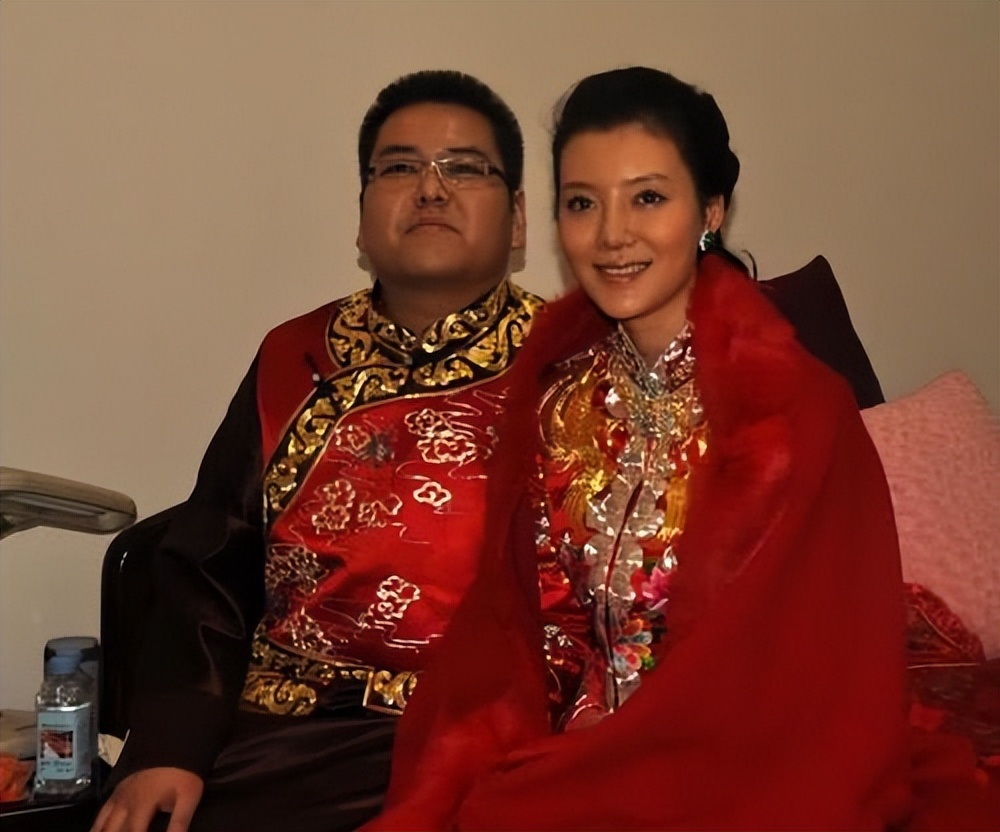 王丽云演艺道路坎坷，坚决不复婚，把前夫当成亲人