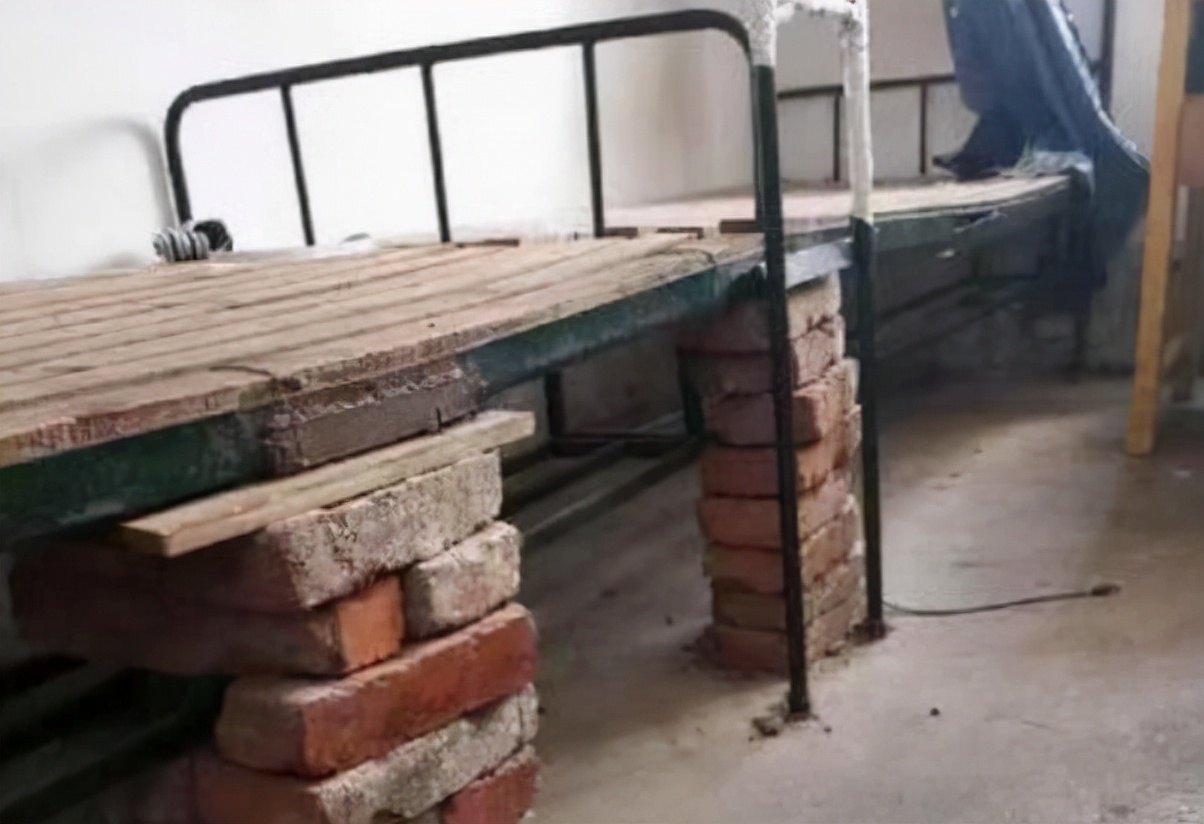 大学宿舍“寒酸度”排名，上学堪比荒野求生，部分照片引学生不适