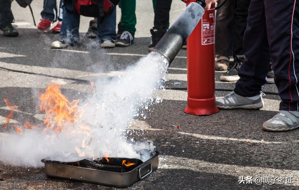 泡沫灭火器各自适用于哪些火灾泡沫灭火器一般适用于